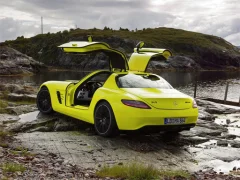 Leikur Mercedes-Benz SLS E-Cell Puzzle á netinu