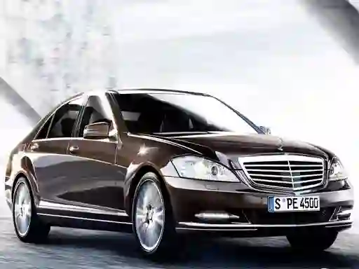 Leikur Luxury Sedan Suzzle á netinu