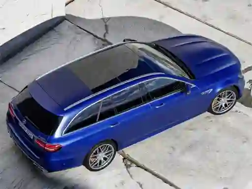 Leikur Mercedes Benz E63 Amg Estate Slide á netinu