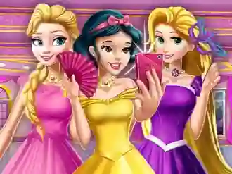 Leikur Princesses At Masquerade á netinu