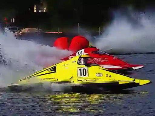 Leikur Motor Racing Boat á netinu